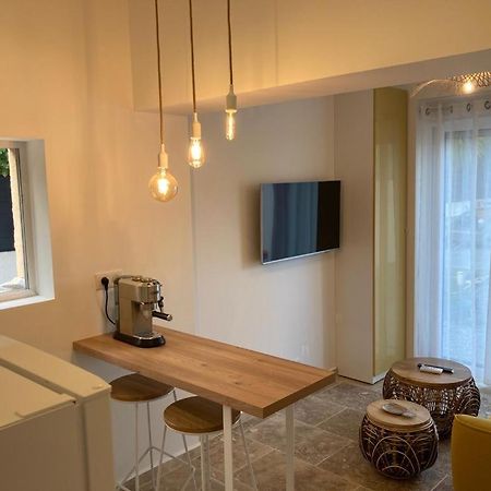 Charmant Studio Dans Villa - Parking - Jardin La Seyne-sur-Mer Exterior photo