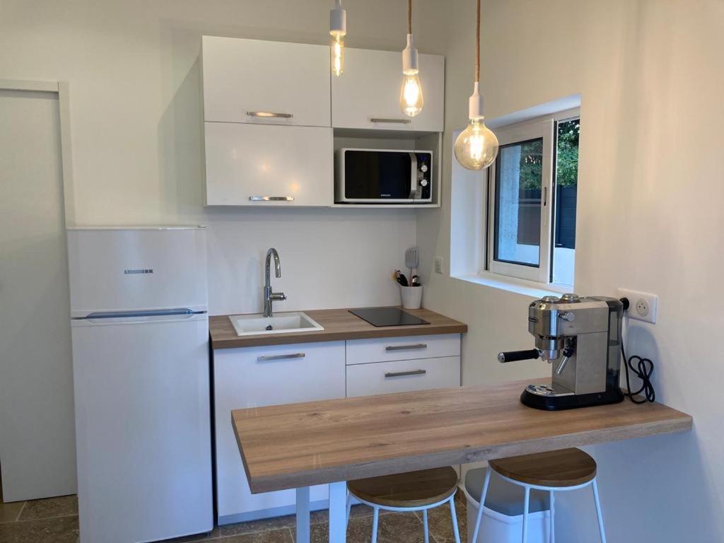 Charmant Studio Dans Villa - Parking - Jardin La Seyne-sur-Mer Exterior photo